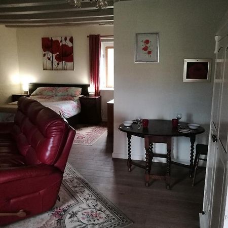Chez Pastuso Bed & Breakfast Brigueil-le-Chantre Exterior photo