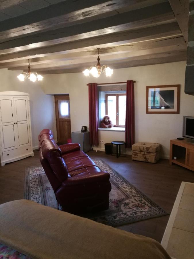 Chez Pastuso Bed & Breakfast Brigueil-le-Chantre Exterior photo