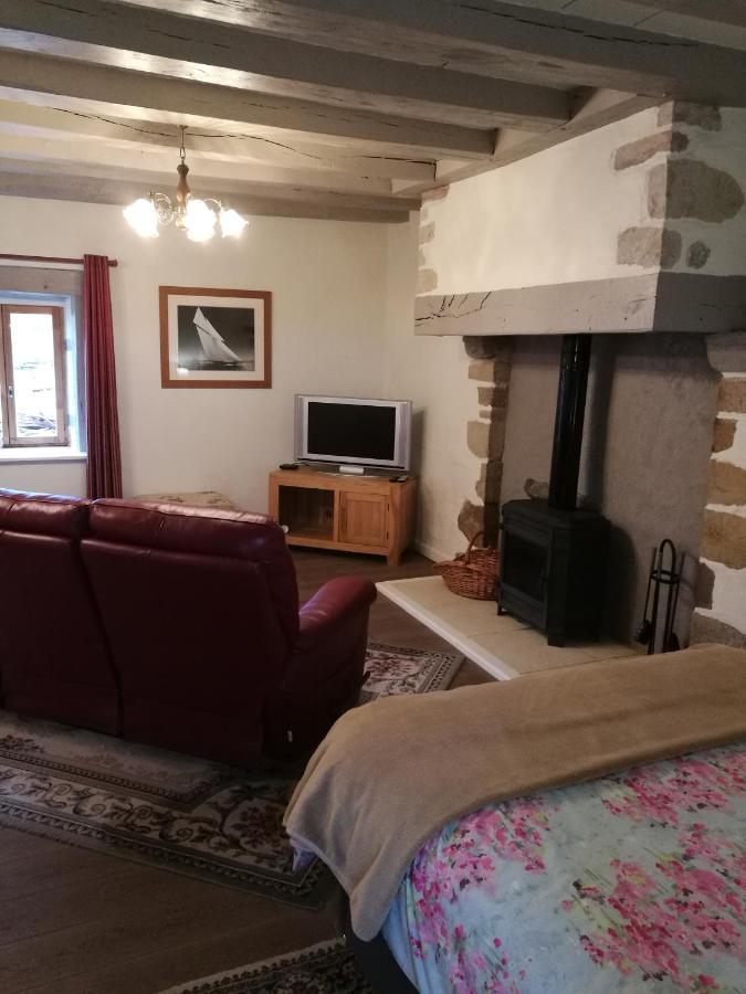 Chez Pastuso Bed & Breakfast Brigueil-le-Chantre Exterior photo