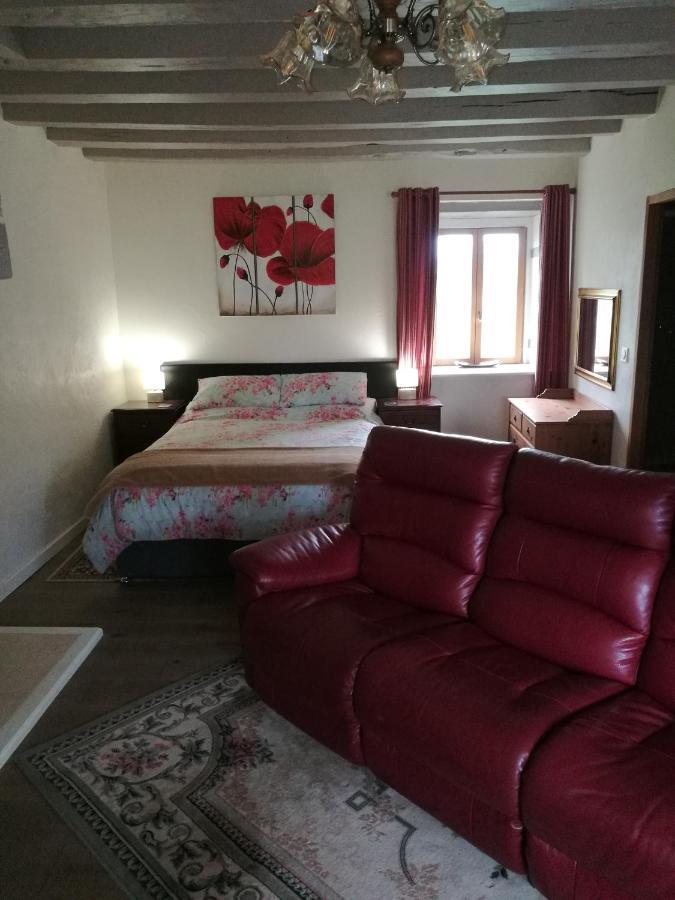 Chez Pastuso Bed & Breakfast Brigueil-le-Chantre Exterior photo